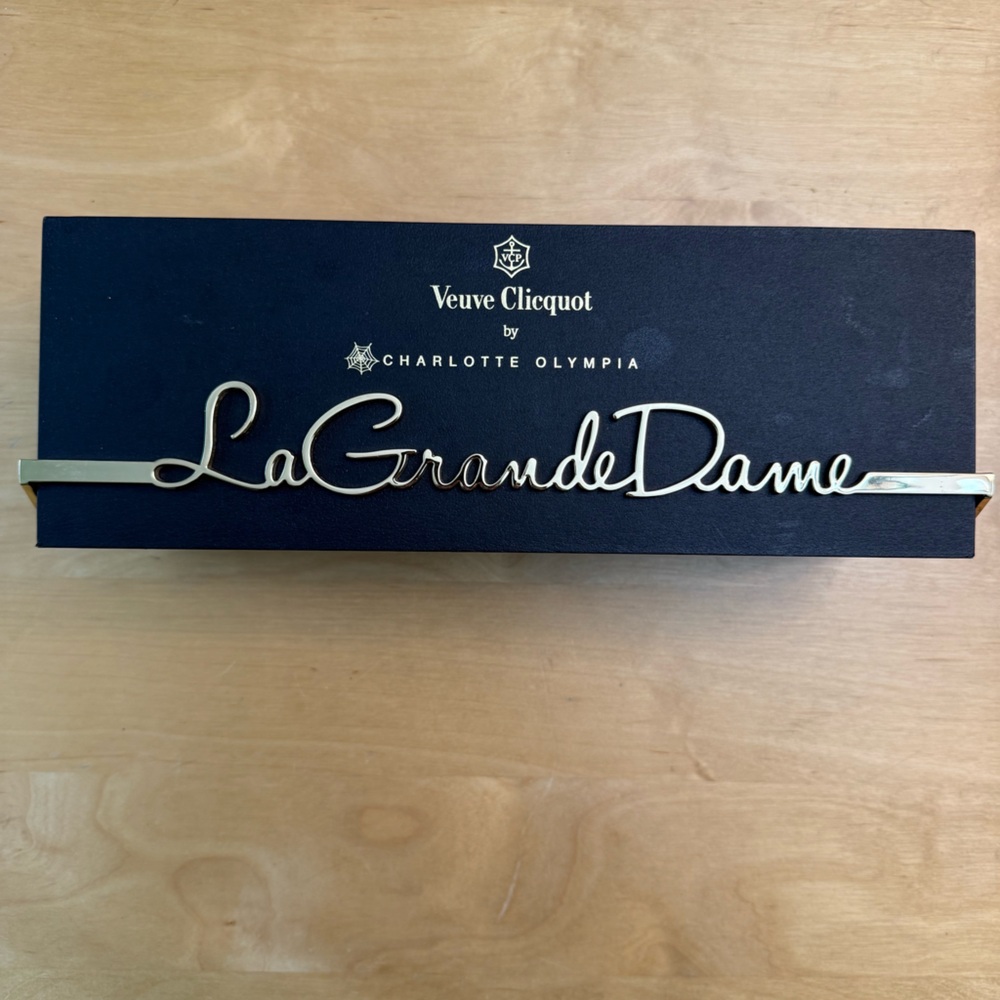 Veuve Clicquot La Grande Dame Gift Box **READ**